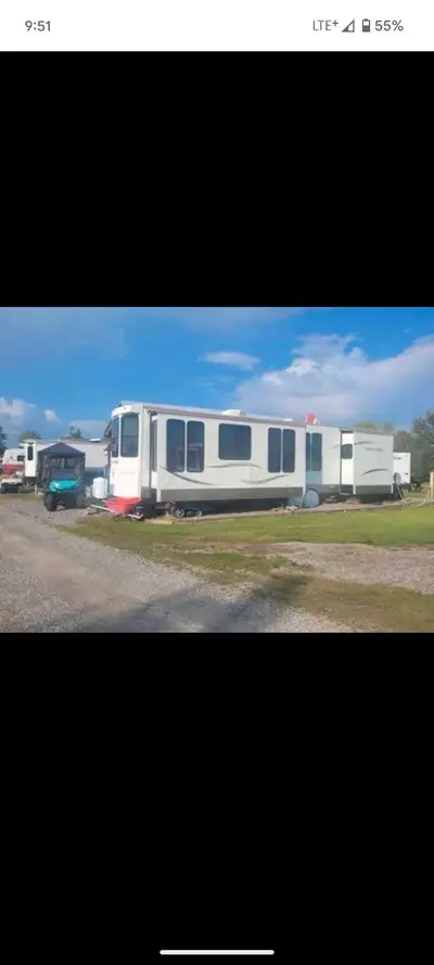 40ft traile One Owner Only moved once from where bought to campground $24 500