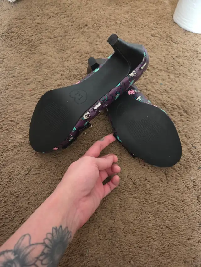 Cute heels. Size 10 in Women's - Shoes in Edmonton - Image 4