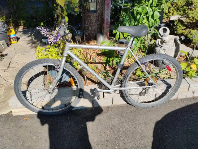 26 inch wheels Mountain bike in Mountain in Kitchener / Waterloo - Image 2