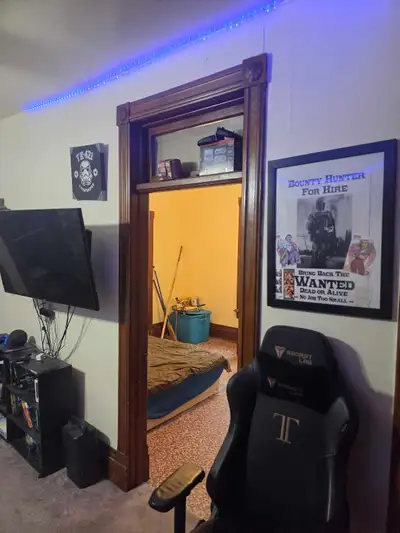 Room for rent. Typical red blooded, meat eating, weed smoking, LOTR watching, 36M Canadian as a room...