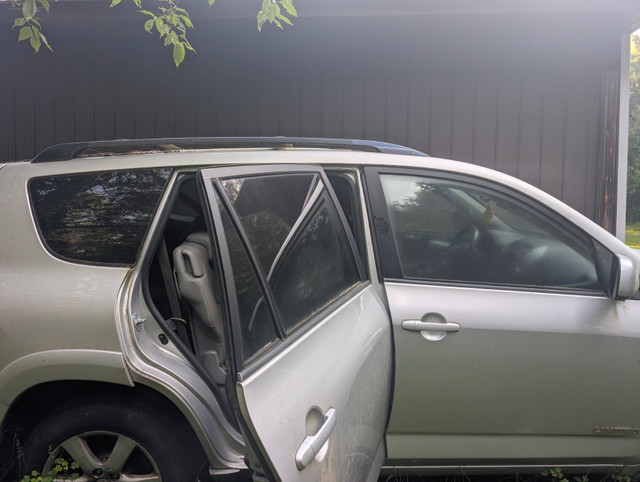 RAV 4 in Cars & Trucks in Muskoka - Image 2