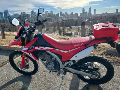 2020 Honda CRF250L Dual Sport for sale. 8500kms. This bike is very clean and has never had any issue...
