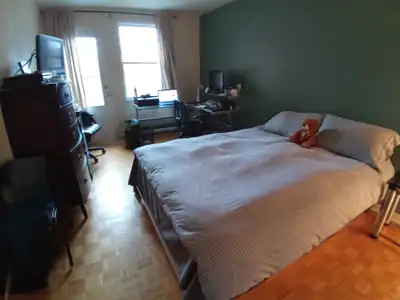 *** English to follow, thank you *** Idéal pour étudiants pour session d'hiver - Great for students...