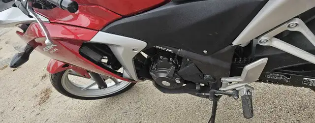 Honda CBR 250R in Sport Touring in Gatineau - Image 6