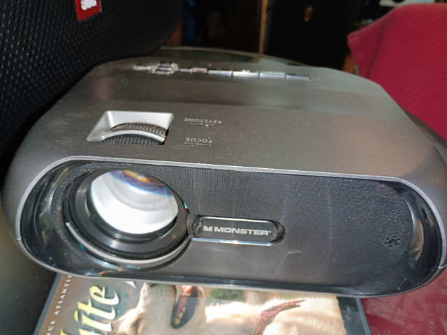 HDMI Movie Projector & Screen with Legs- Great for Outdoors! in CDs, DVDs & Blu-ray in Truro