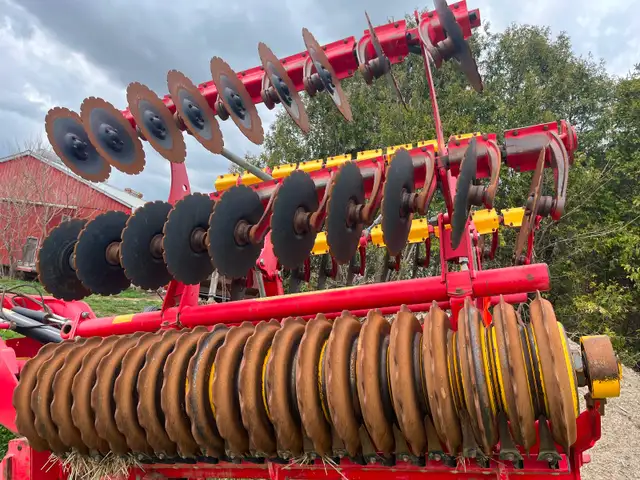 Vaderstad Highspeed Disc in Farming Equipment in Chatham-Kent - Image 3