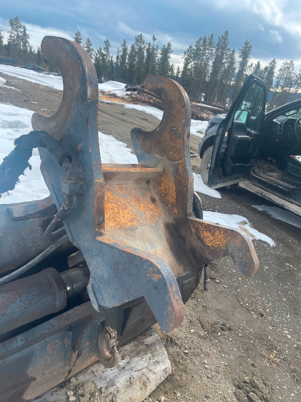 200 John Deere bucket dans Équipement lourd  à Whitehorse