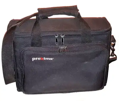 Dimensions (approx): Largeur : ‎32 cm (12 1/2 po) Hauteur : 23 cm (9 po) Profondeur : 13 cm (5 po) C...