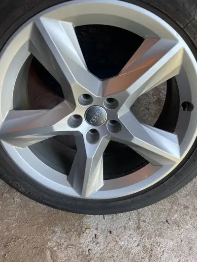 LIKE NEW! SPOTLESS!! INSIDE +OUT!! Set of 4 Uniroyal Tiger Paw Ice+Snow on 2023 Audi A6 Factory Allo...