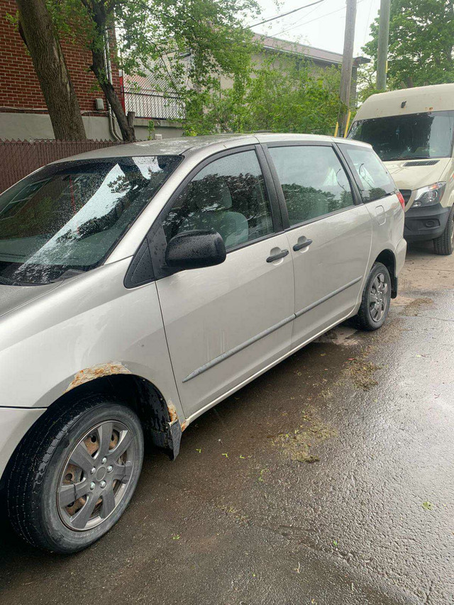 Toyota Sienna (4600 $) dans Autos et camions  à Ville de Montréal - Image 4