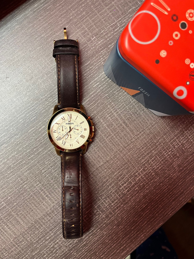 Rose Gold Fossil Watch w Brown Genuine Leather Wristband & Box in Jewellery & Watches in Hamilton - Image 4