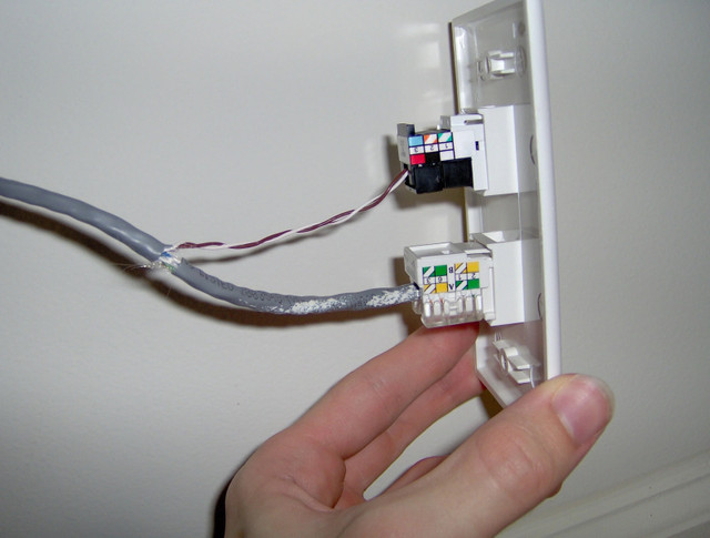 INSTALLATIONS OR REPAIRS CERTIFIED TECHNICIAN, CAT6, HDMI in Phone, Network, Cable & Home-wiring in Mississauga / Peel Region - Image 2