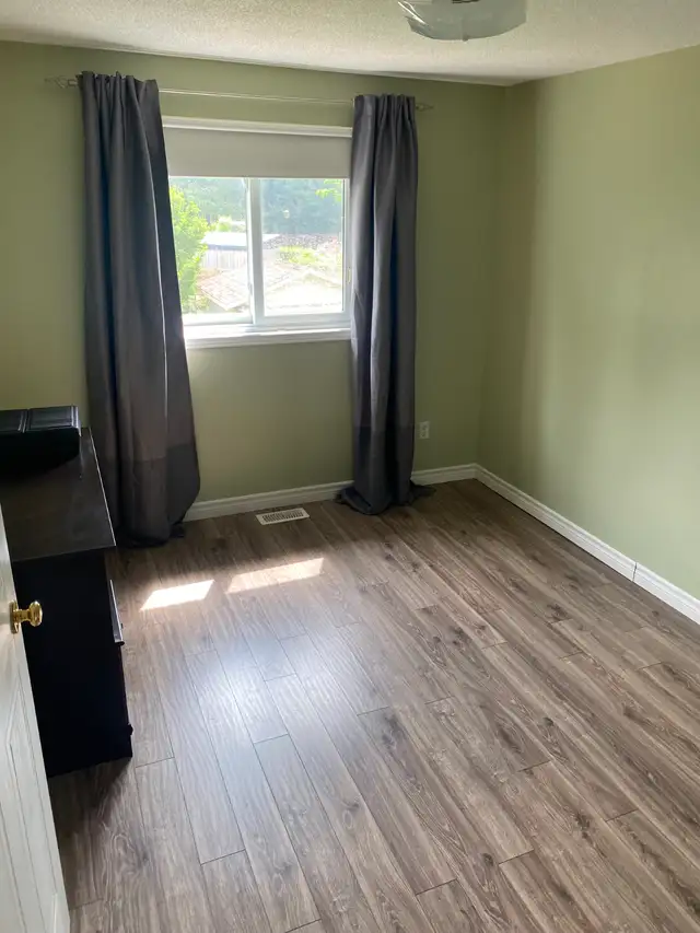 Rooms for rent in Room Rentals & Roommates in Kitchener / Waterloo - Image 4