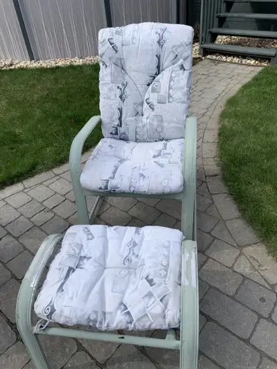 4 chaises extérieures 4 positions avec coussins et un petit banc, View more