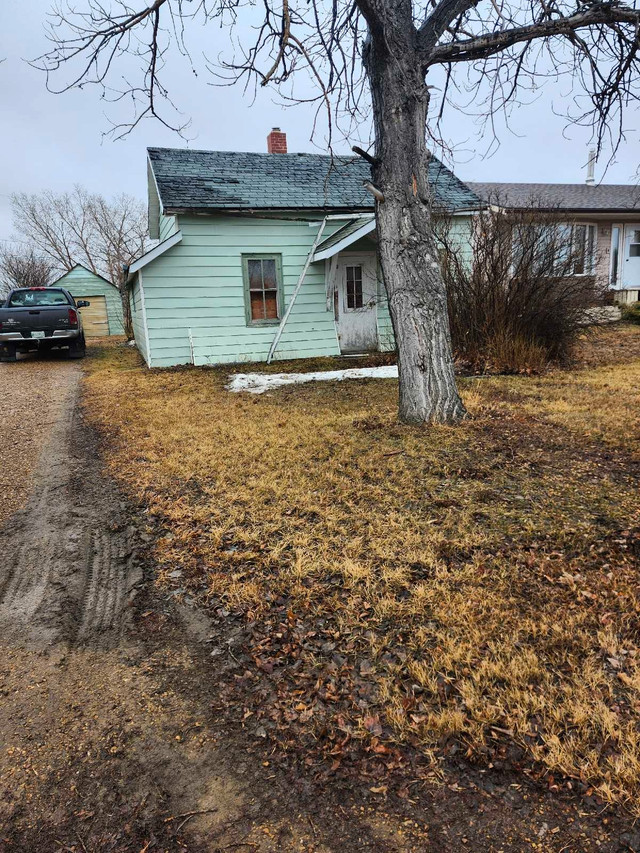 empty house & land for sale  in Houses for Sale in Moose Jaw - Image 2