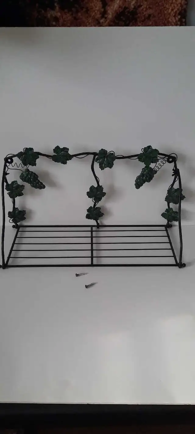 Greentone Vine, Black Metal Wire Shelf