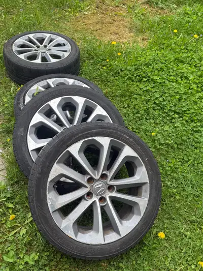 Selling a set of four Honda rims with tires, sized at 18 inches, perfect for upgrading your vehicle'...