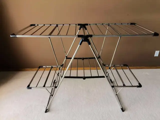 Foldable clothes drying rack