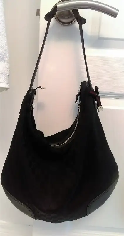 Authentic Gucci Black Hobo Shoulder Bag in Women's - Bags & Wallets in Markham / York Region - Image 3