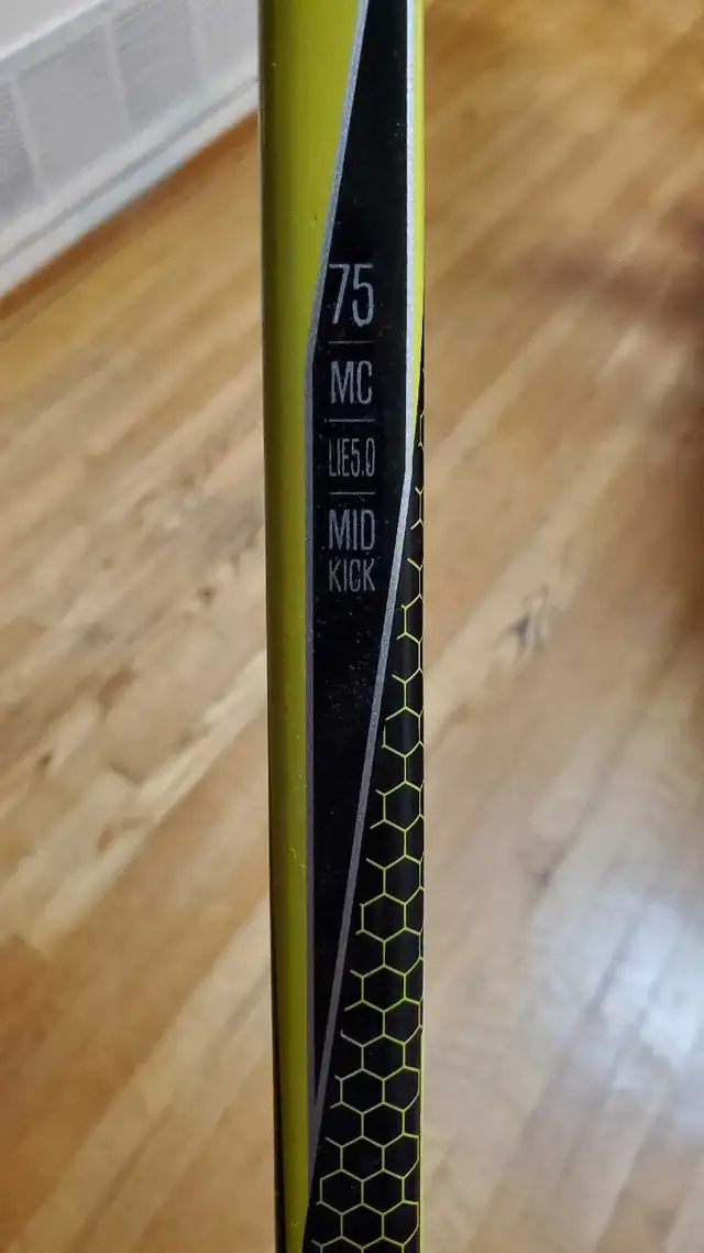 True Catalyst 3x Senior Hockey Stick Left Handed in Hockey in Mississauga / Peel Region - Image 3