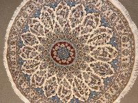 Persian Naeen round handmade rug (Iran)