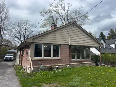 Spacious 3-Bedroom Main Floor Apartment for Rent – Prime Location! 658 Charlotte St., Peterborough,...