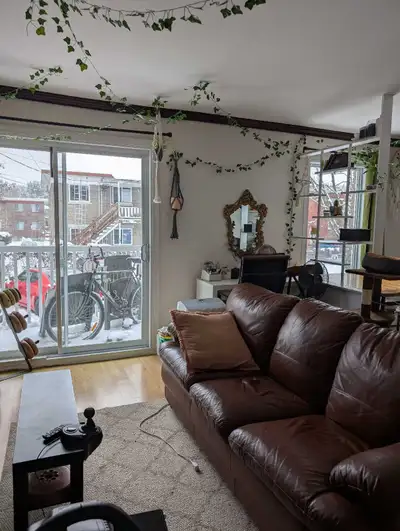 CESSION DE BAIL Disponible dès maintenant Grand appartement de 3½ Adresse: 3259 rue Papineau, Trois-...