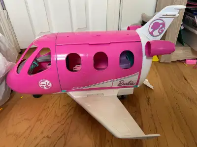 Selling Barbie plans 20$ Barbie camper 40$ Pet friendly home
