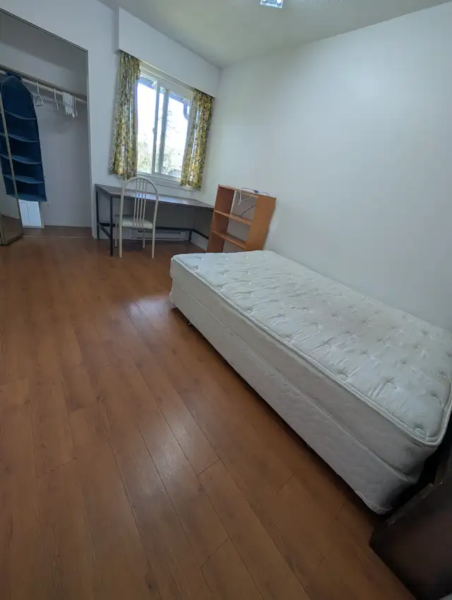 June 11-July 31 sublet - Furnished Bedroom near UVic $850 in Room Rentals & Roommates in Victoria - Image 12