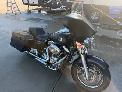 Selling my bike, hardly have time to ride, beautiful bike, runs amazing, new tires, well maintained....