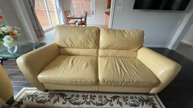 Italian leather sofa couch in Couches & Futons in Kitchener / Waterloo - Image 2