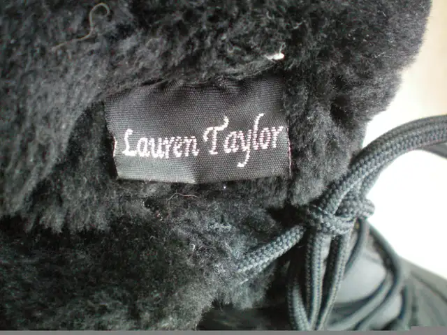 bottes (bottillons) d'hiver pour dames, LAUREN TAYLOR, 7 (37) in Women's - Shoes in Québec City - Image 4