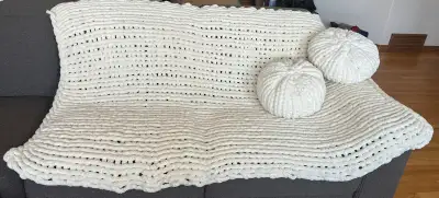 chunky knit throw blanket with two pillows , View more