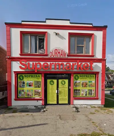 Available for lease is a commercial space suitable for various business ventures, featuring ample sh...