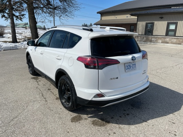 LOW KM 2016 Toyota RAV 4 XLE HYBRID dans Autos et camions  à Guelph - Image 3