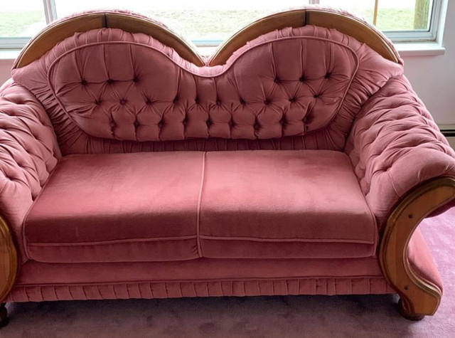 Pink Vintage Victorian Sofa in Couches & Futons in Burnaby/New Westminster