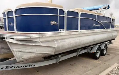 • Manitou Oasis Tritoon • 150HP motor • Only 200 hours • Seats 11 • Marine decking • No dents • No t...