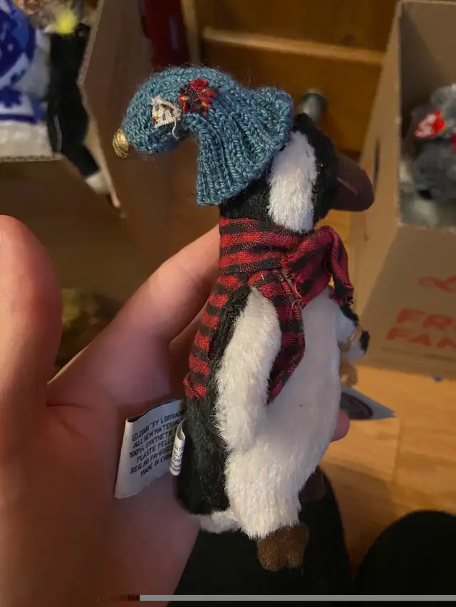 GANZ COTTAGE COLLECTIBLES - CHIEN - 5" PENGUIN - POPSICL in Arts & Collectibles in Mississauga / Peel Region - Image 3