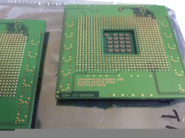 Intel Xeon 2.2GHz SL6EN (RN80532KC049512) CPU Socket 603 in System Components in City of Toronto - Image 6
