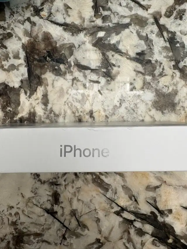 iPhone 17 Pro max  in Cell Phones in Delta/Surrey/Langley - Image 5