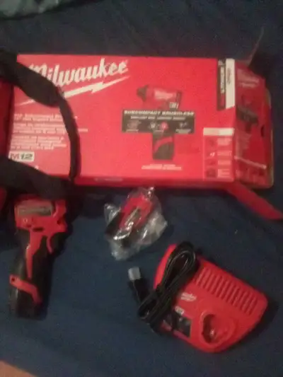Milwaukie 1/4 M12 and screwdriver set , View more
