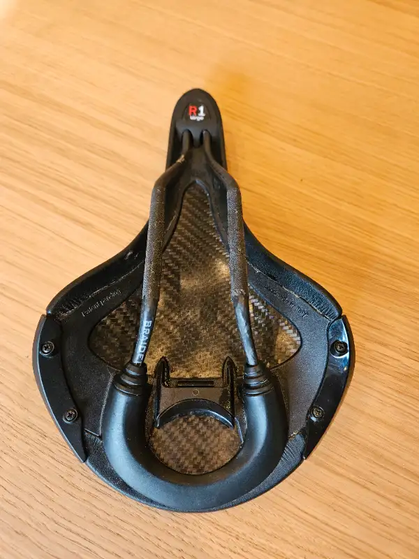 Fizik Aliante R1 Saddle Large - Road Bike Saddle62863276842370123