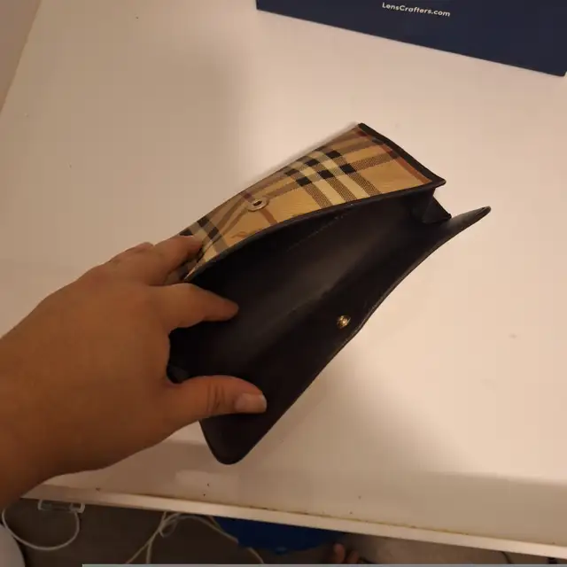 Burberry wallet in Women's - Bags & Wallets in Sarnia - Image 5