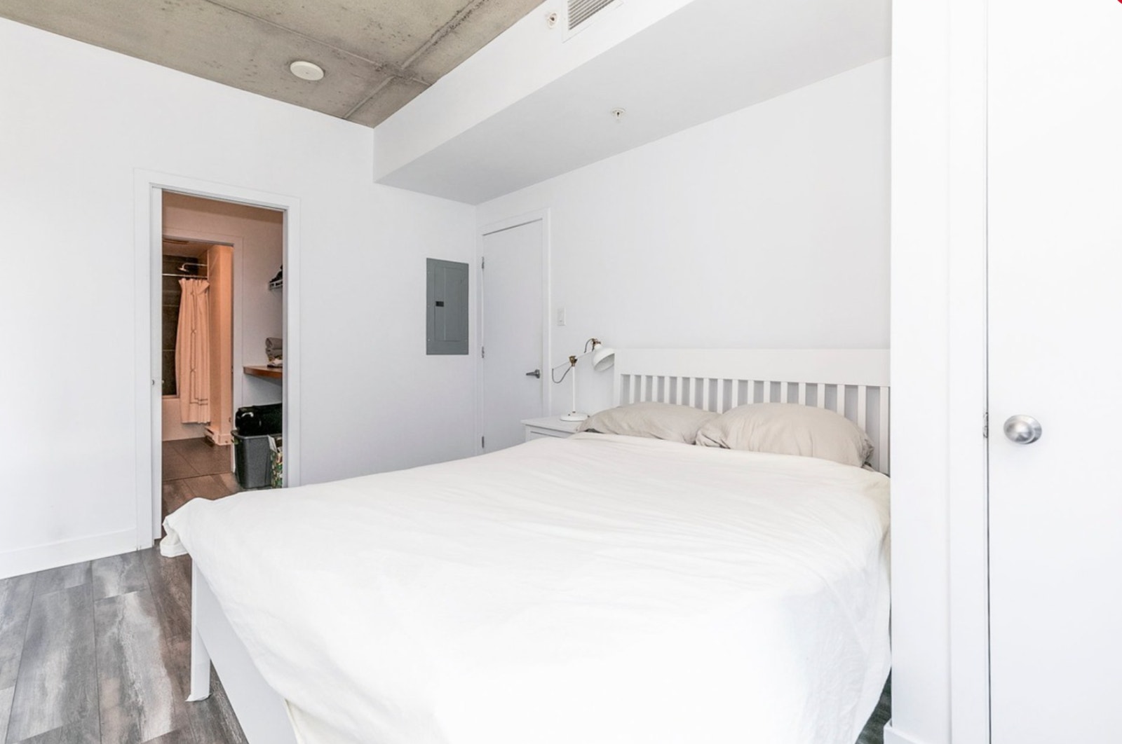 CHAMBRE MEUBLÉE À LOUER – UQAM  - FULLY FURNISHED ROOM FOR RENT — photo 2