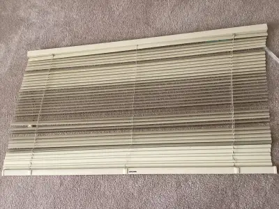 HUNTER. DOUGLAS. WINDOW. BLINDS CUSTOM. MADE MEASUREMENT. : 37.5 “. X. 20.5. “ COLOUR. : CREAM. /. E...