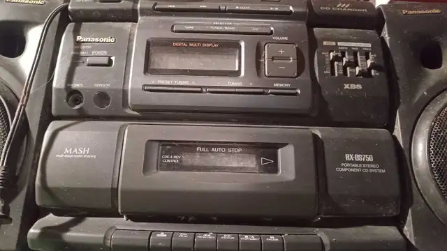 Panasonic RX-DS750 portable stereo ghetto blaster boombox in Stereo Systems & Home Theatre in St. Albert - Image 2