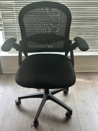 Swiveling Office Chair - Black