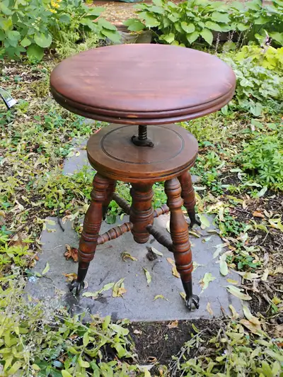 Tabouret/stool antique pour piano, View more