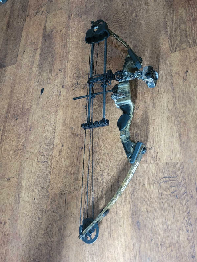 Compound bow in Fishing, Camping & Outdoors in Dawson Creek