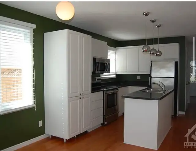 3 LARGE ROOMS IN SINGLE HOME CONVENT GLEN / ORLEANS GARD in Room Rentals & Roommates in Ottawa - Image 3